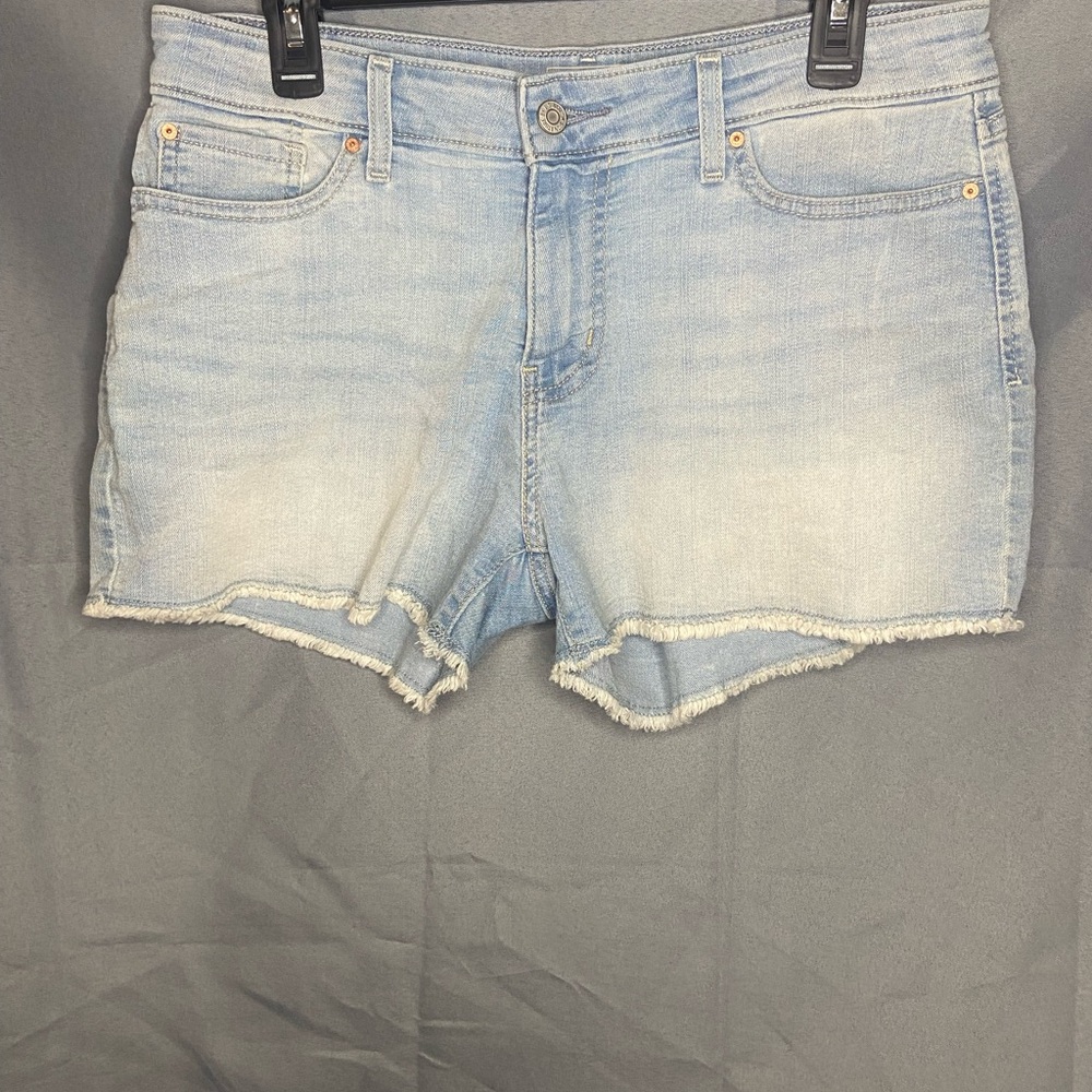 Levi's Light Wash Jean Shorts for Women